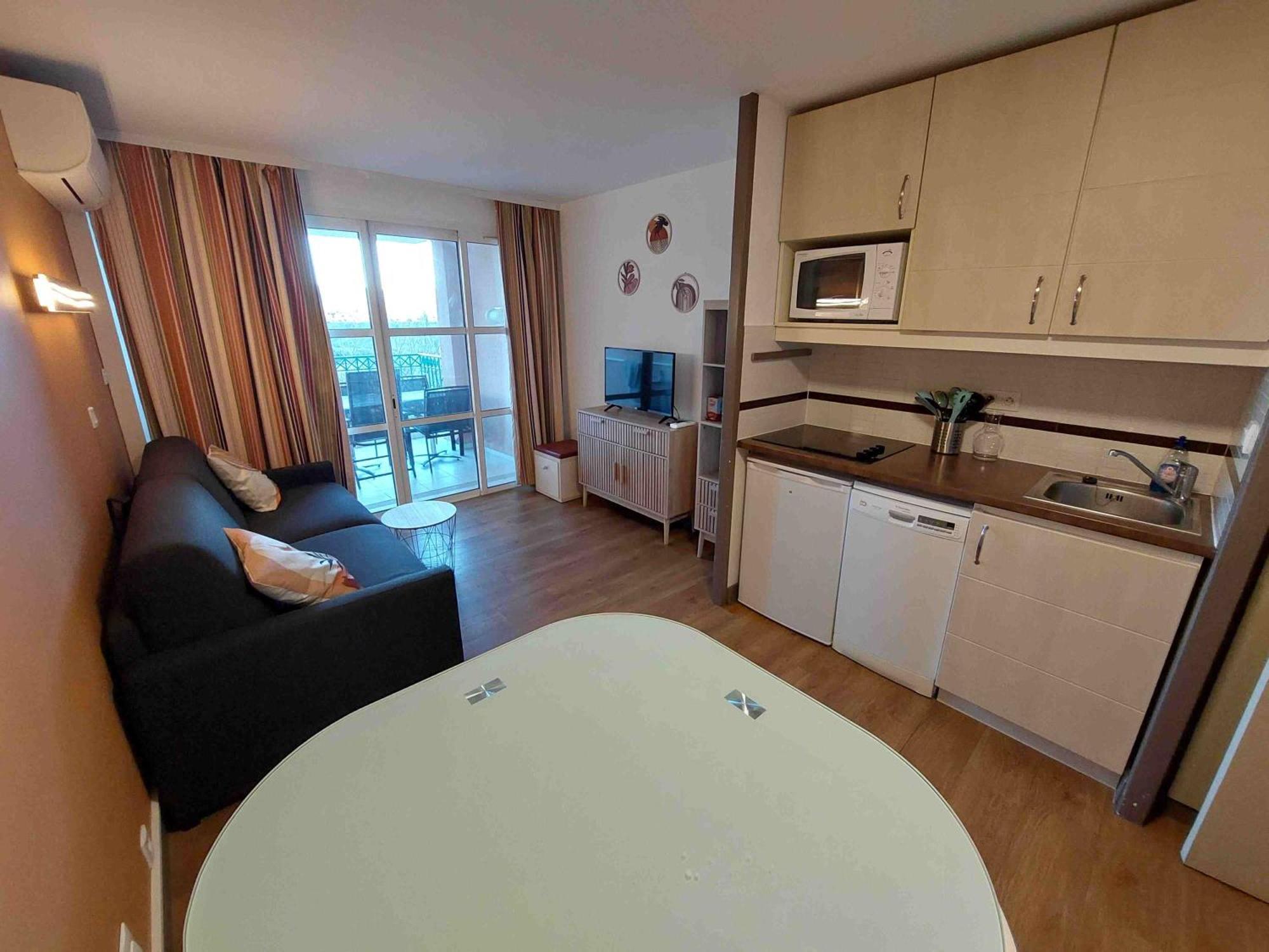 CAP ESTEREL appartement climatisé dans le centre du village vacances Drammont Exterior foto